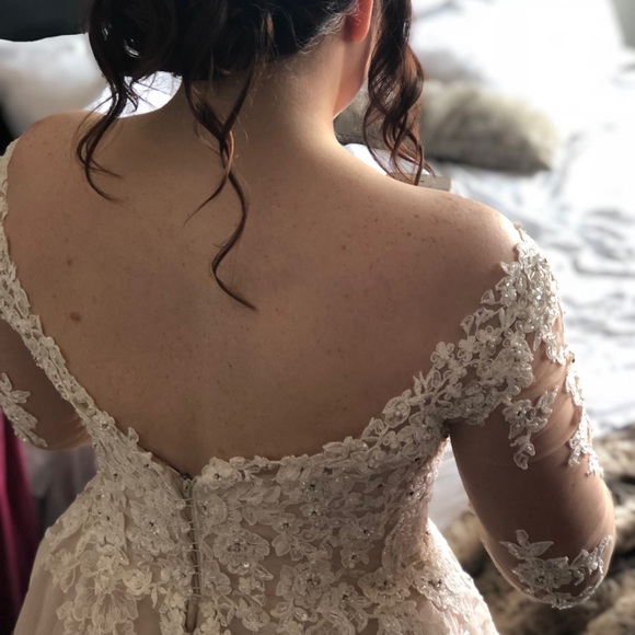 Essence of Australia D2186 Wedding Dress - Picture 2 of 5